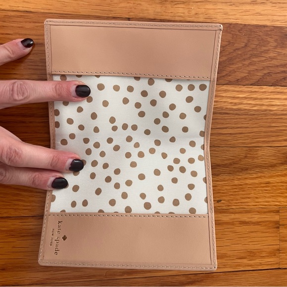 Excellent Kate Spade periwinkle top handle bag and NWOT matching  passport - Picture 9 of 9